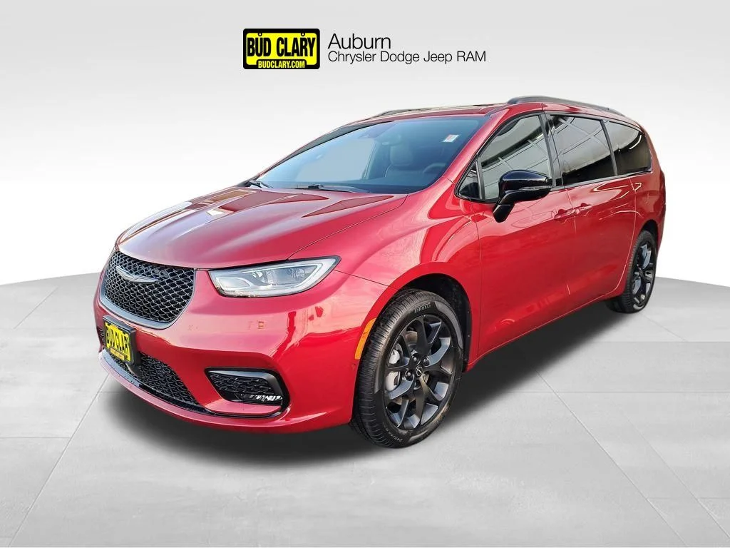2026 Chrysler Pacifica Limited AWD's photo