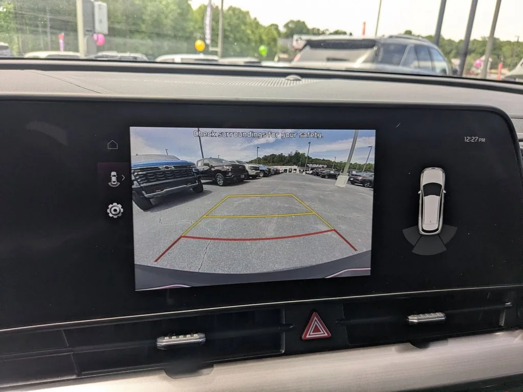 Used 2025 Everlasting Silver Kia EX image 17