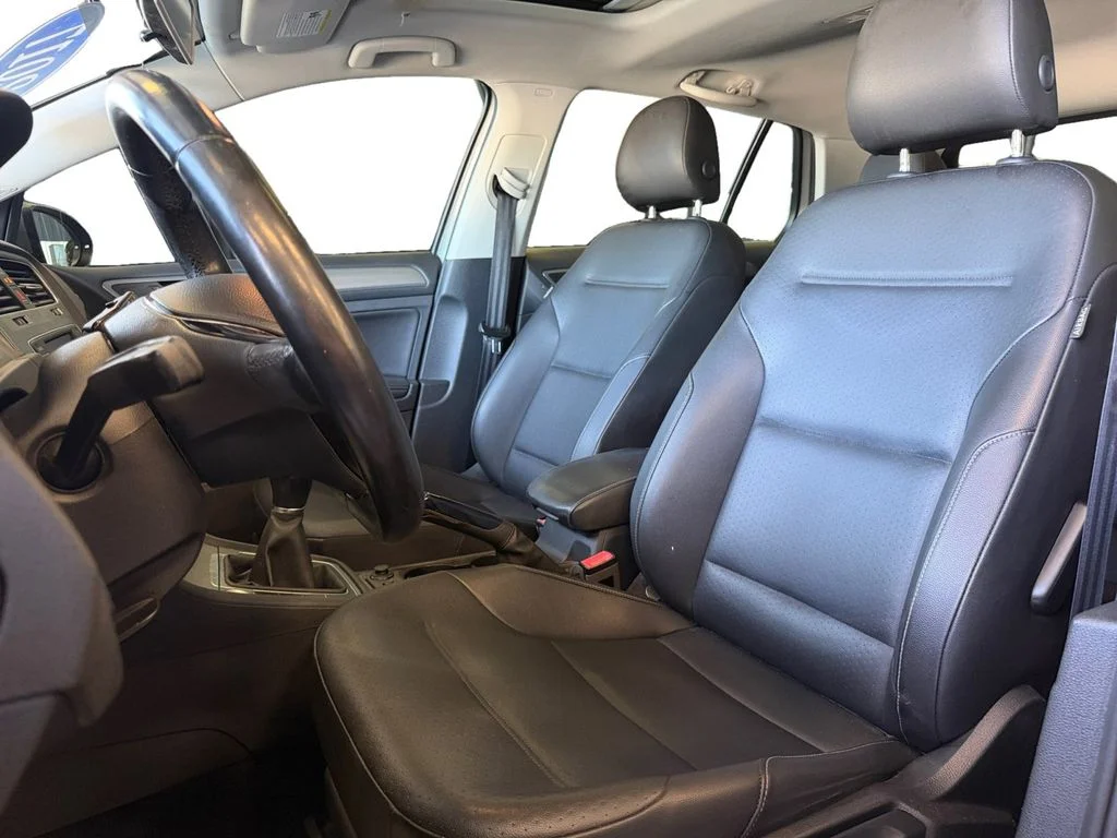 Used 2017 Silver Volkswagen Wolfsburg image 26