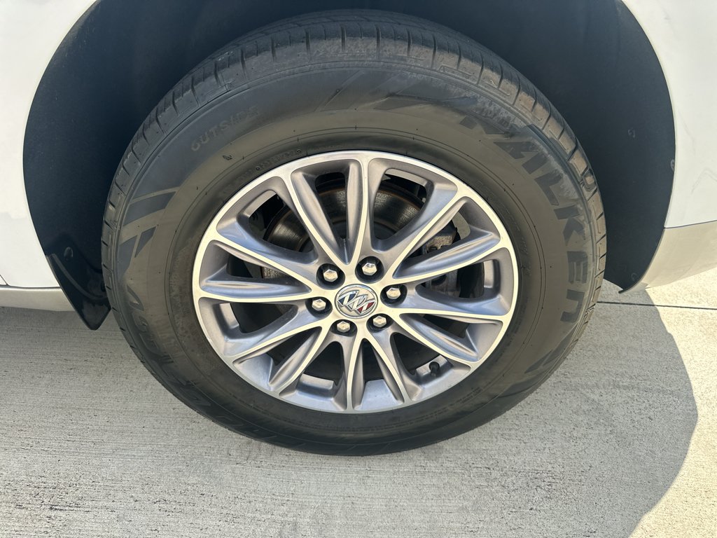 Used 2023 Summit White Buick Essence image 7