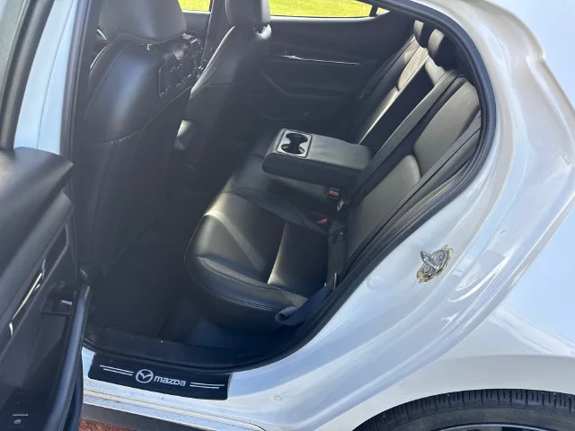 Used 2020 White Mazda Preferred image 16