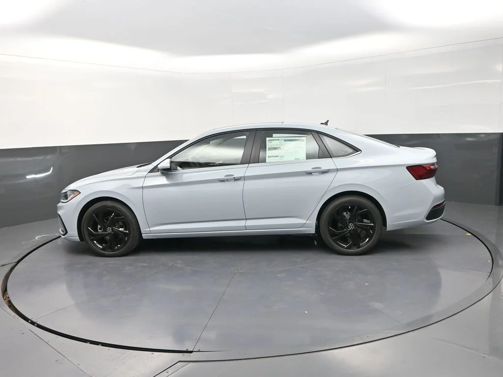 2026 Volkswagen Jetta SE - Photo 6