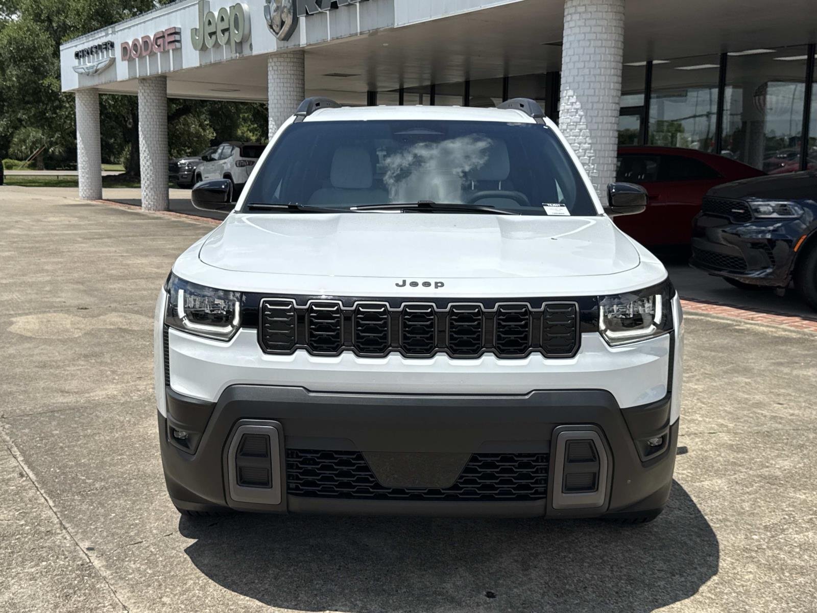 New 2026 Bright White Clear-Coat Exterior Paint Jeep Laredo image 2