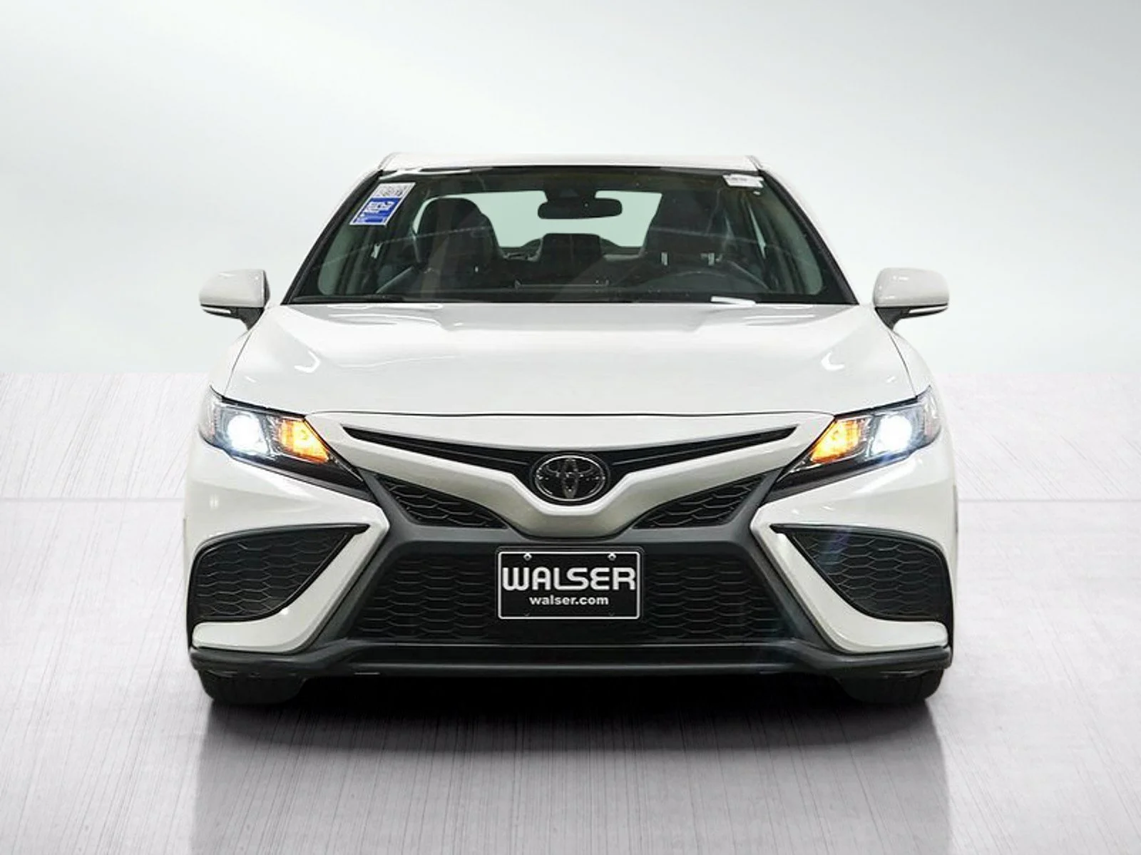 Used 2024 White Toyota  image 9