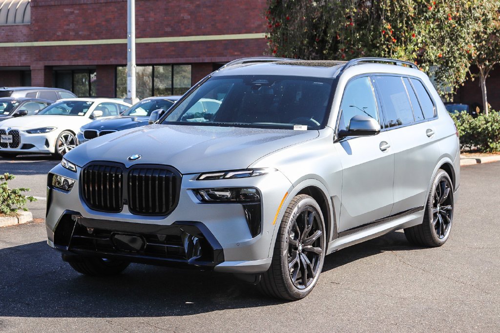 2027 BMW X7 photo 3
