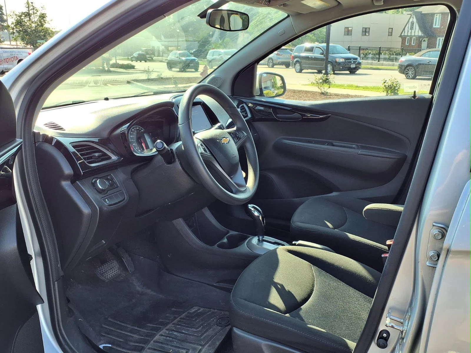 Used 2021 Silver Ice Chevrolet 1LT image 21