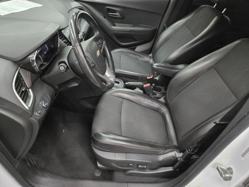 Used 2018 Summit White Chevrolet LT image 7