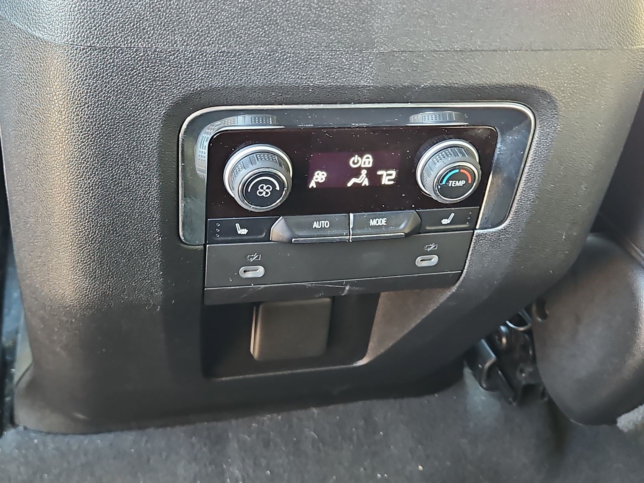 2023 Chevrolet Suburban Premier - Photo 29