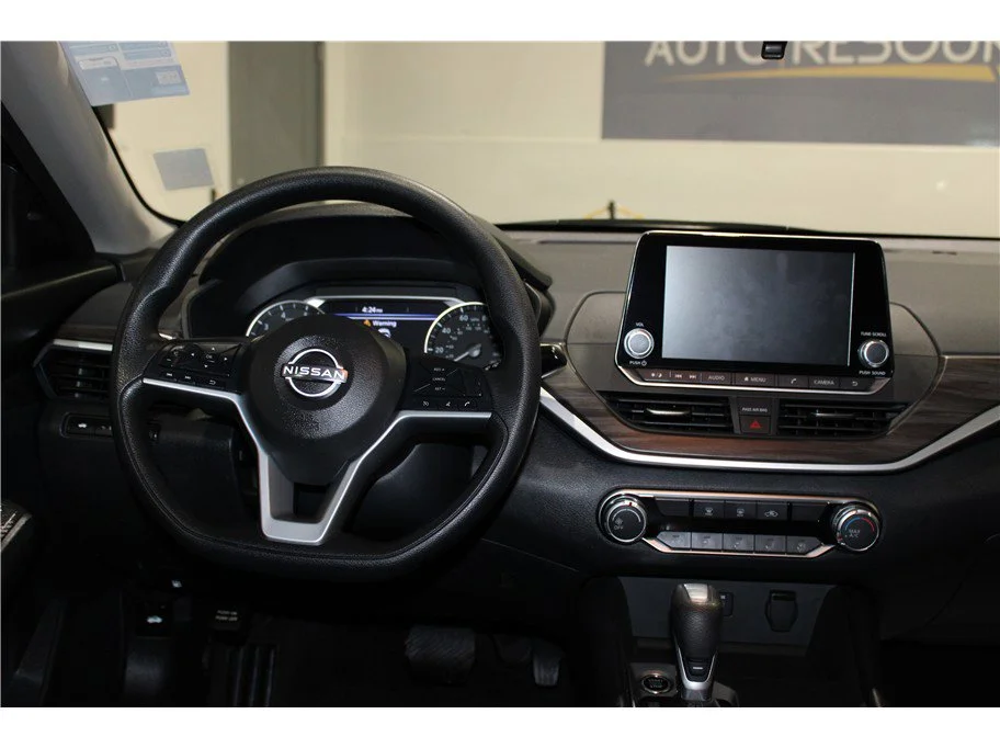 Used 2025 Garnet Pearl Metallic Nissan SV image 15