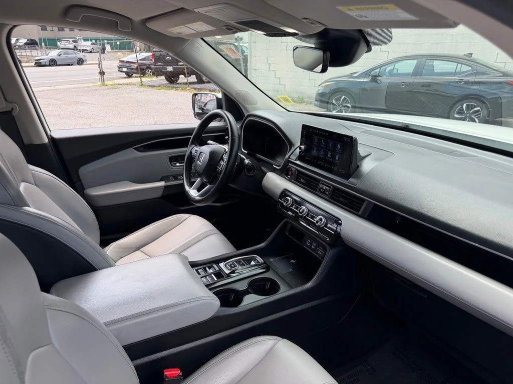 Used 2025 White Honda EX-L image 11