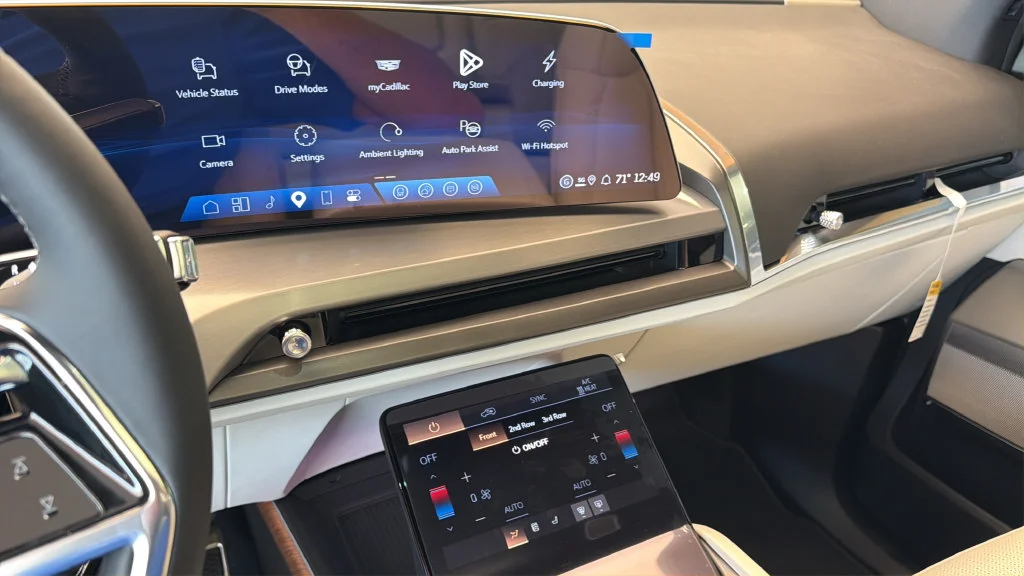 2027 Cadillac VISTIQ Sport - Photo 15