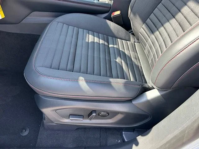 New 2027 White Ford 4DR 4WD ST-LINE image 38