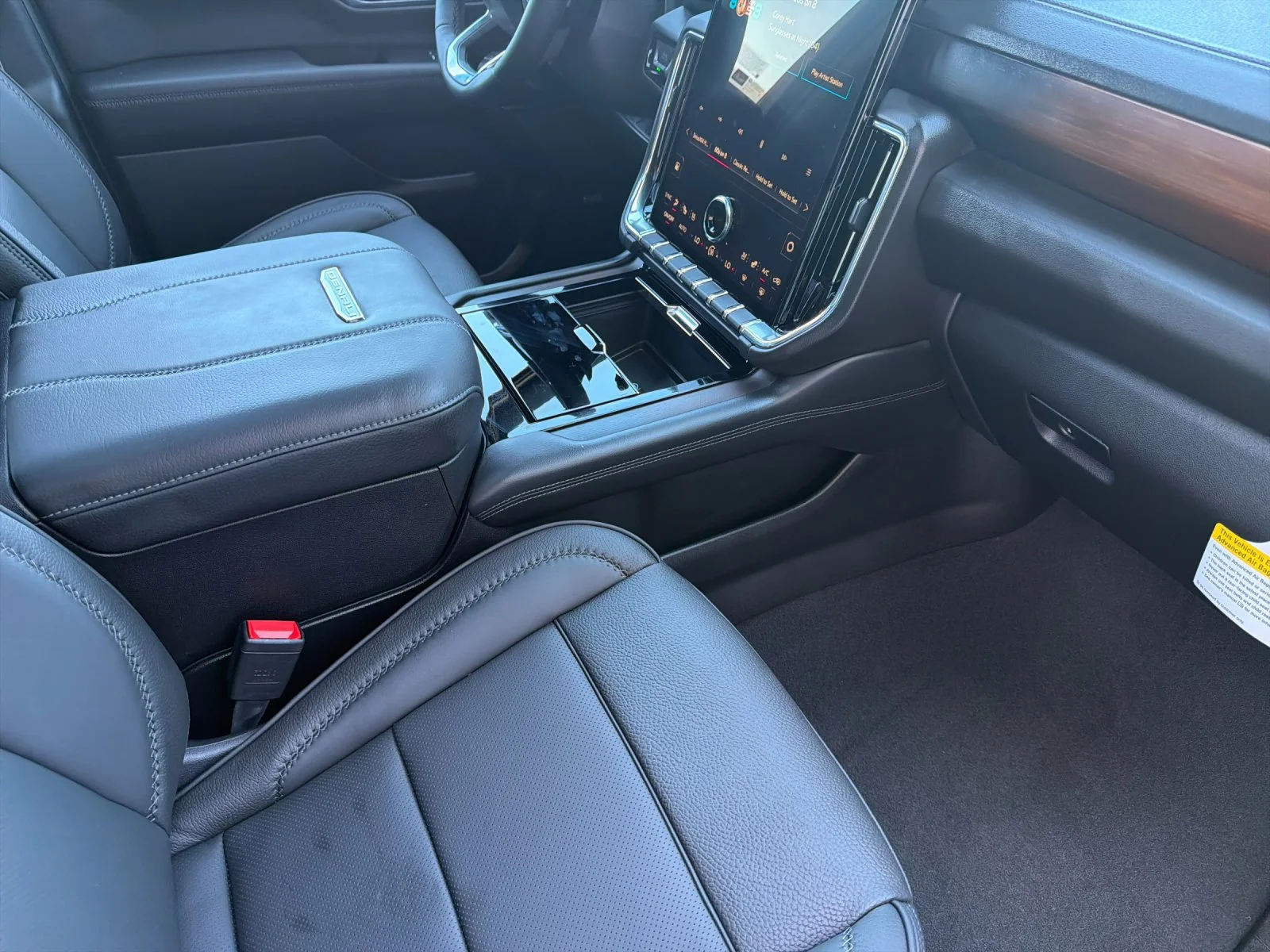 2026 GMC Yukon XL Denali - Photo 17