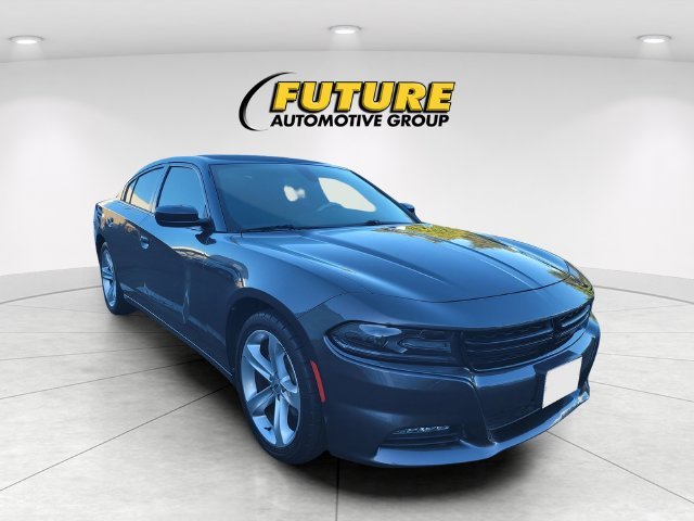 Used 2018 Gray Dodge SXT image 1