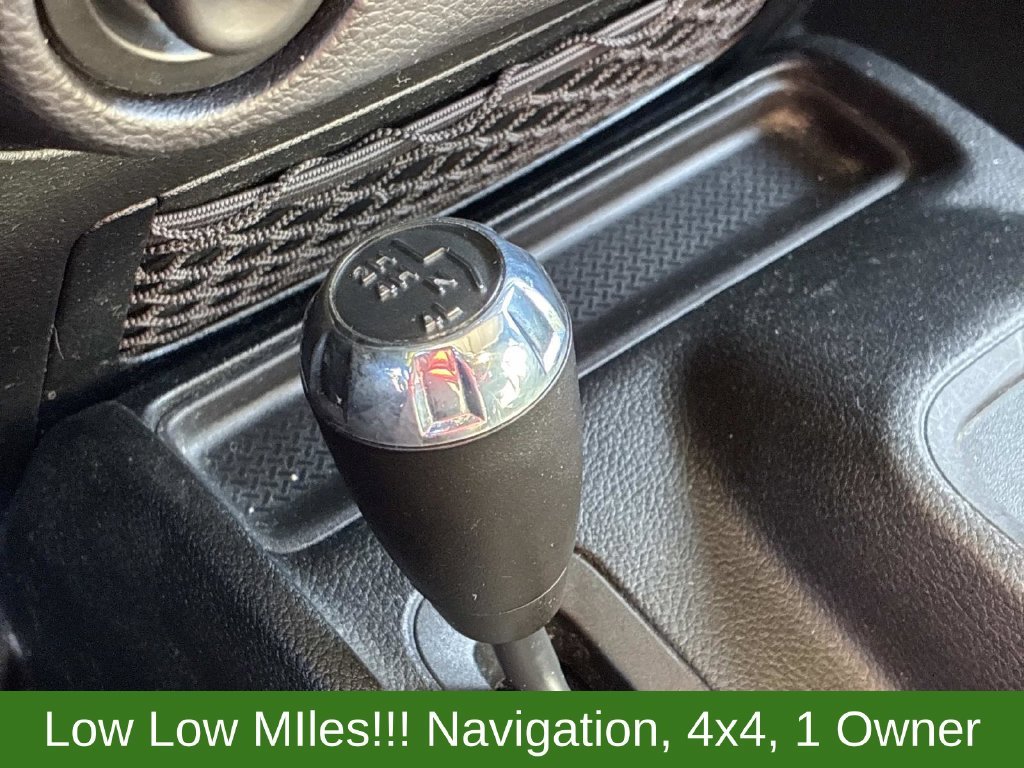 Used 2015 Black Jeep Sahara image 29