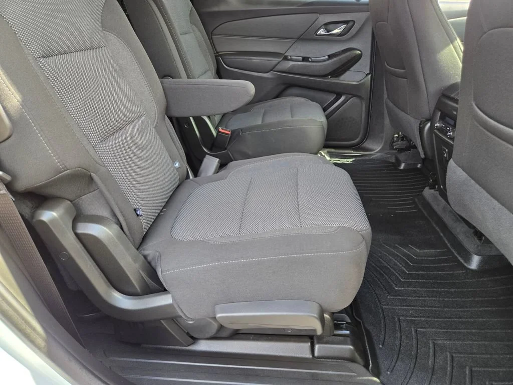 Used 2023 SUMMIT WHITE Chevrolet LT Cloth image 15