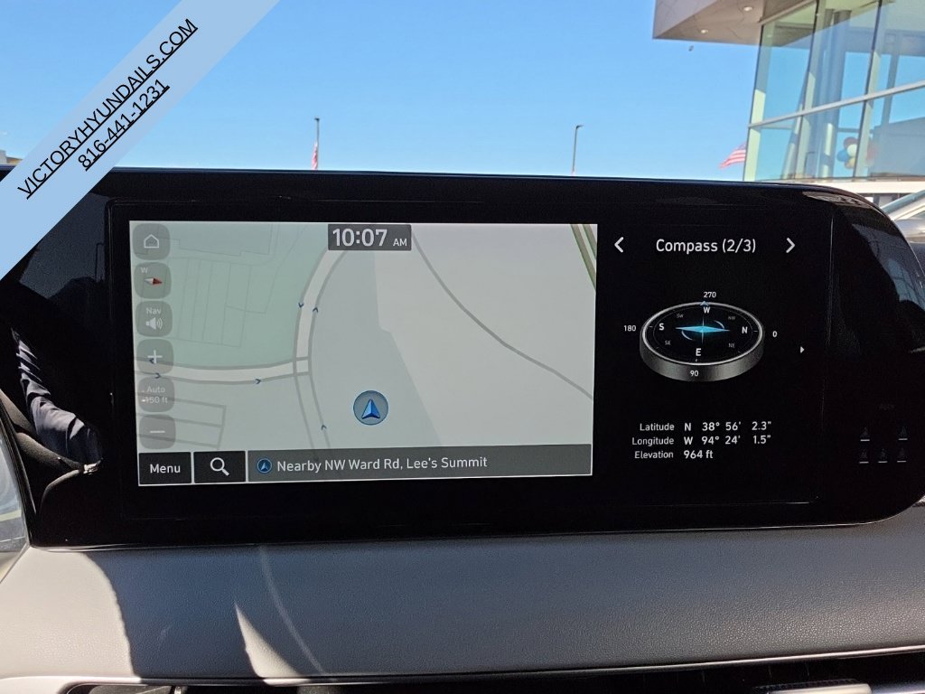 Used 2025 White Hyundai SEL image 17