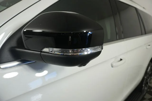 New 2027 Star White Metallic Tri-Coat Ford Platinum image 10
