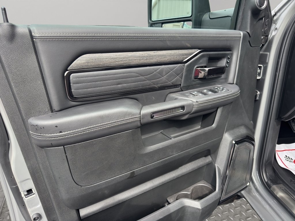 New 2026 Ceramic Gray Clear-Coat Exterior Paint RAM Limited image 38