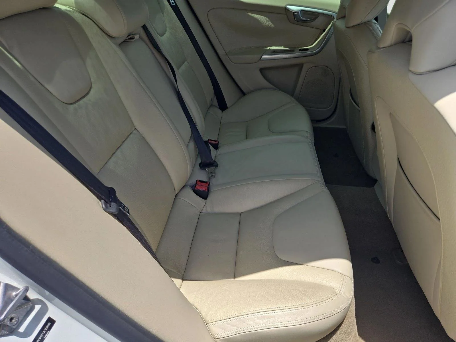 Used 2014 Ice White Volvo T5 Premier image 18