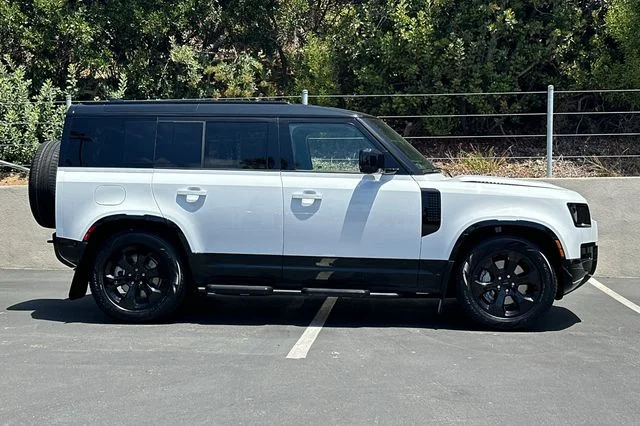New 2026 Fuji White Land Rover X-Dynamic SE image 6