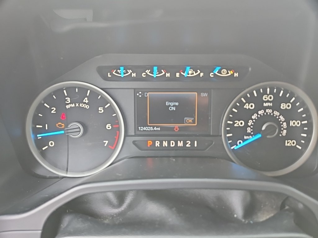 Used 2016 Gray Ford XLT image 4