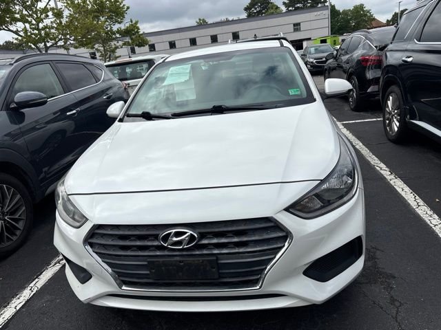 Used 2018 Frost White Pearl Hyundai SE image 3