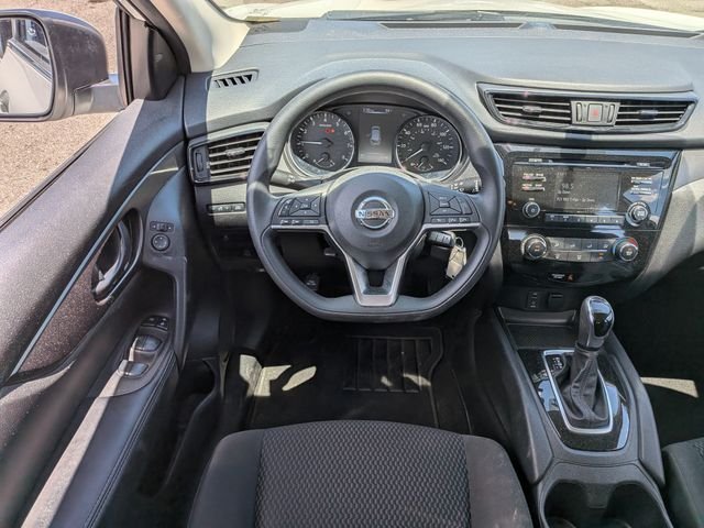 Used 2018 White Nissan S image 16