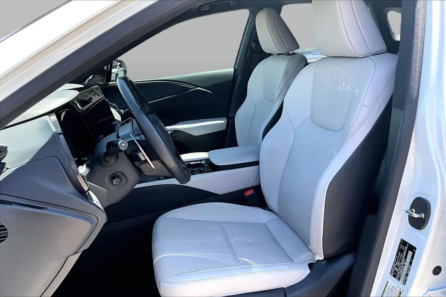 Used 2024 Eminent White Pearl Lexus Premium image 8