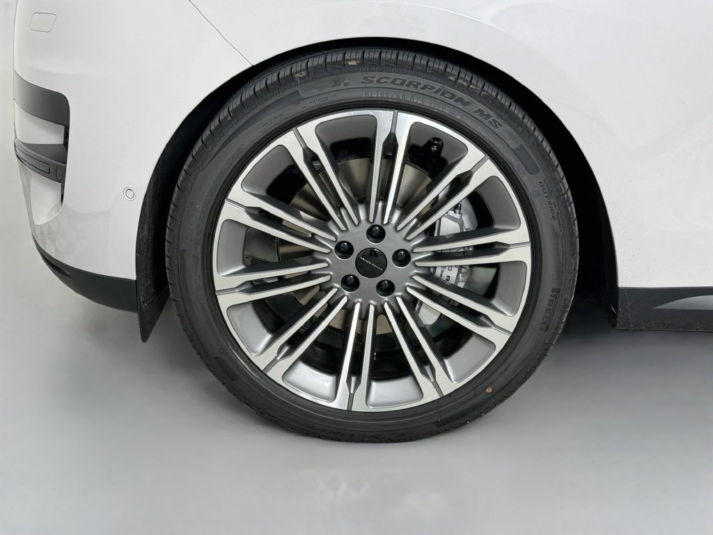 New 2027 Borasco Grey Land Rover  SE P360 image 33