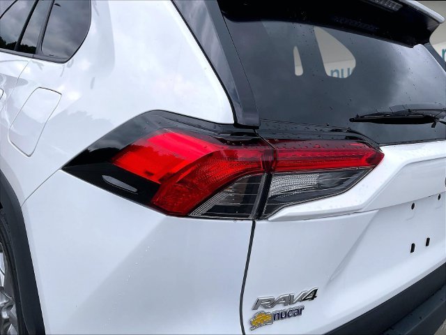 Used 2025 White Toyota LE image 30