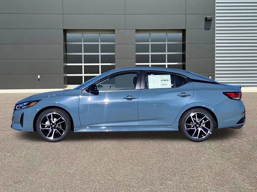 2025 Nissan Sentra SR - Photo 2