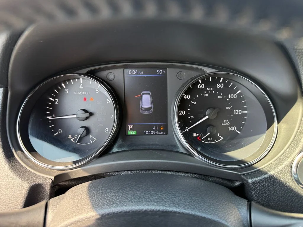 Used 2018 White Nissan SL image 18