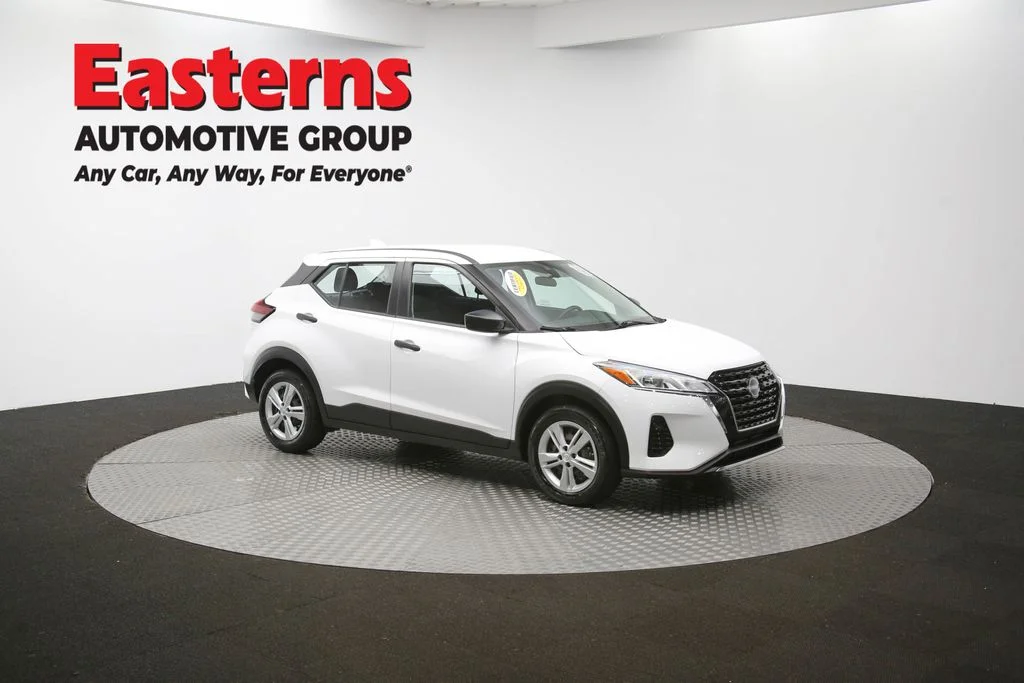 Used 2022 White Nissan S image 48
