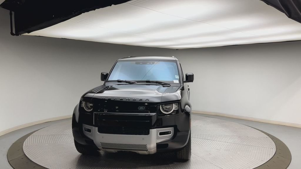 Used 2020 Santorini Black Metallic Land Rover S image 7