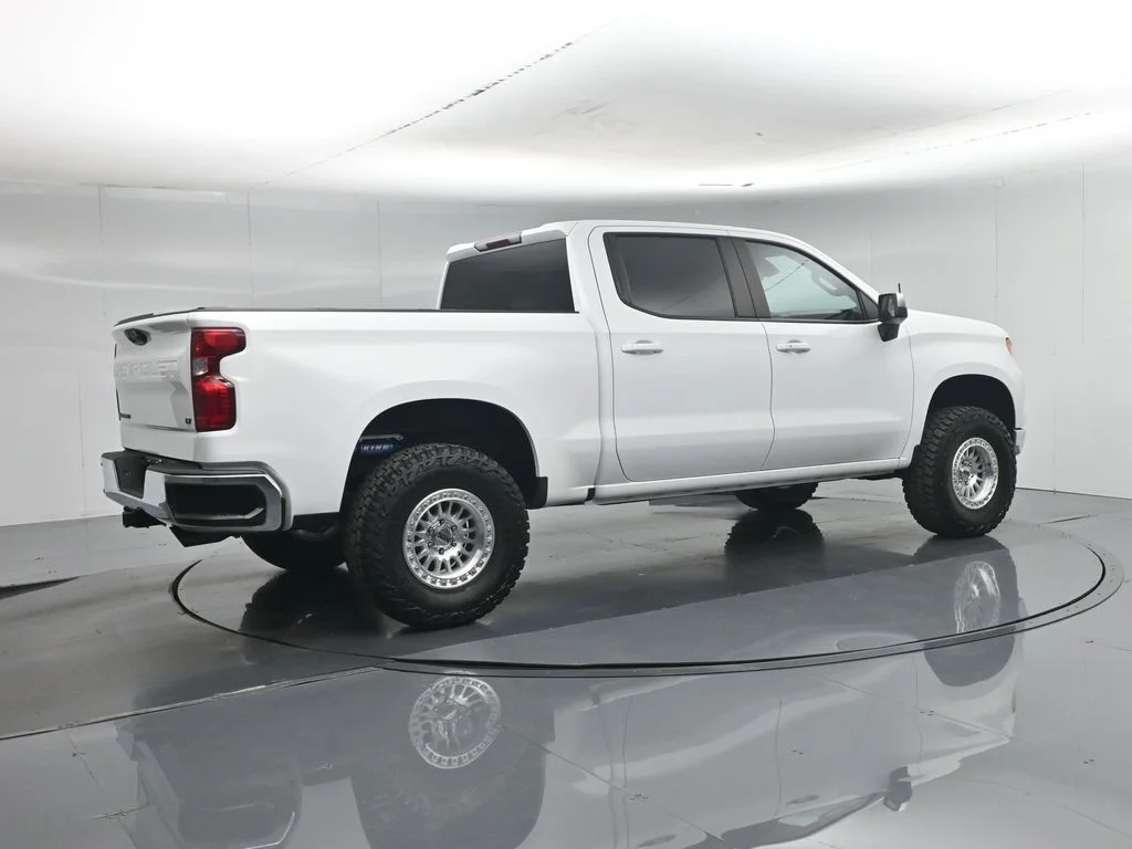 Used 2023 White Chevrolet LT image 30