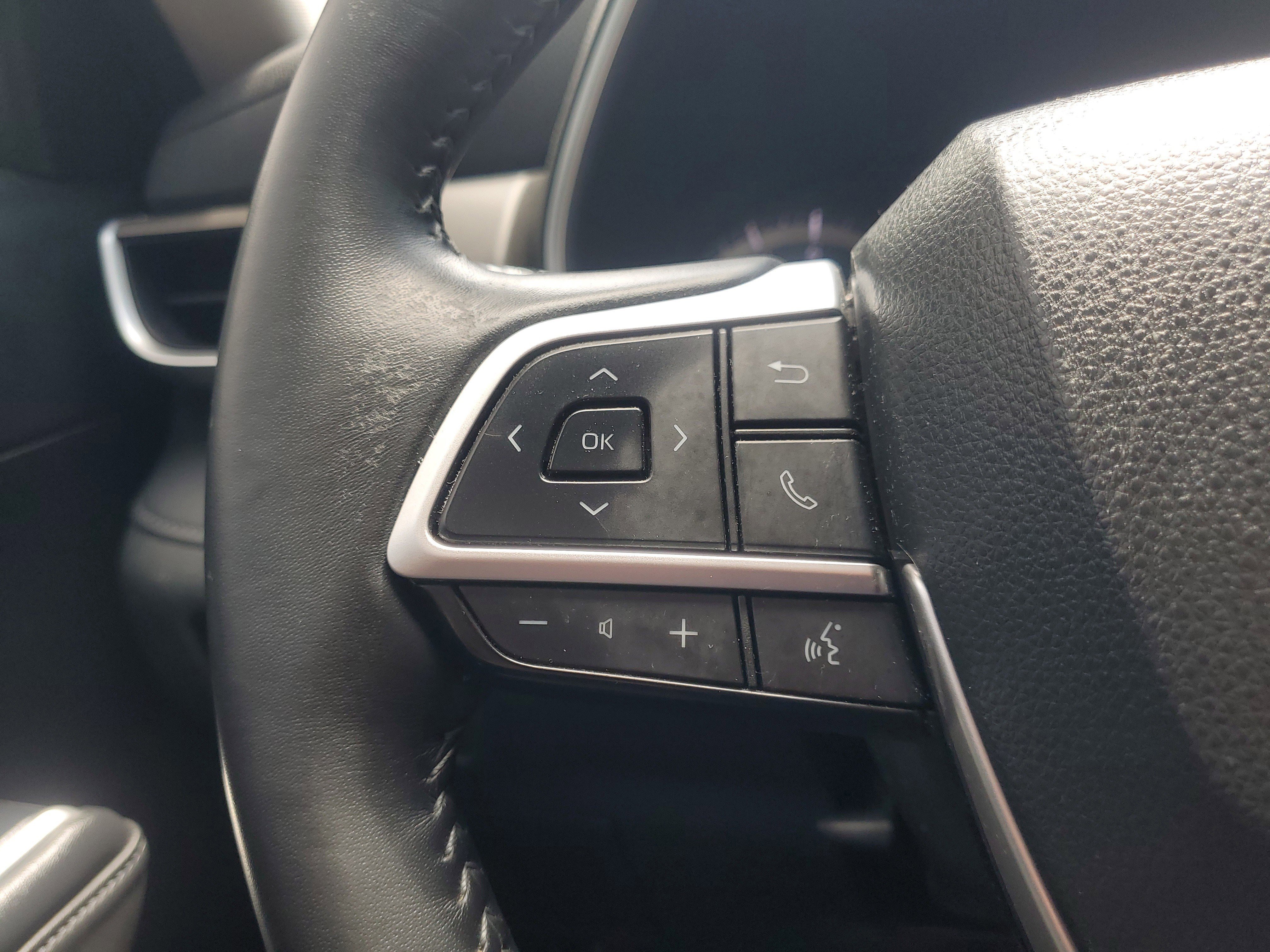 Used 2022 Midnight Black Metallic Toyota XLE image 23