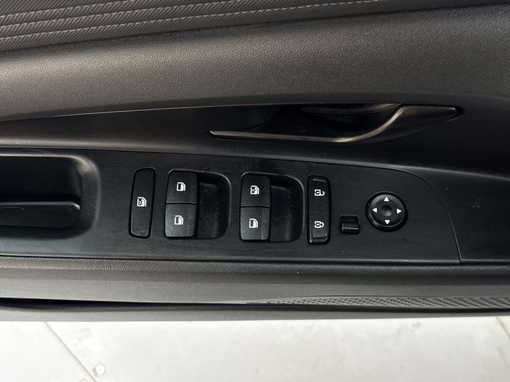 2025 Hyundai Elantra SEL - Photo 14
