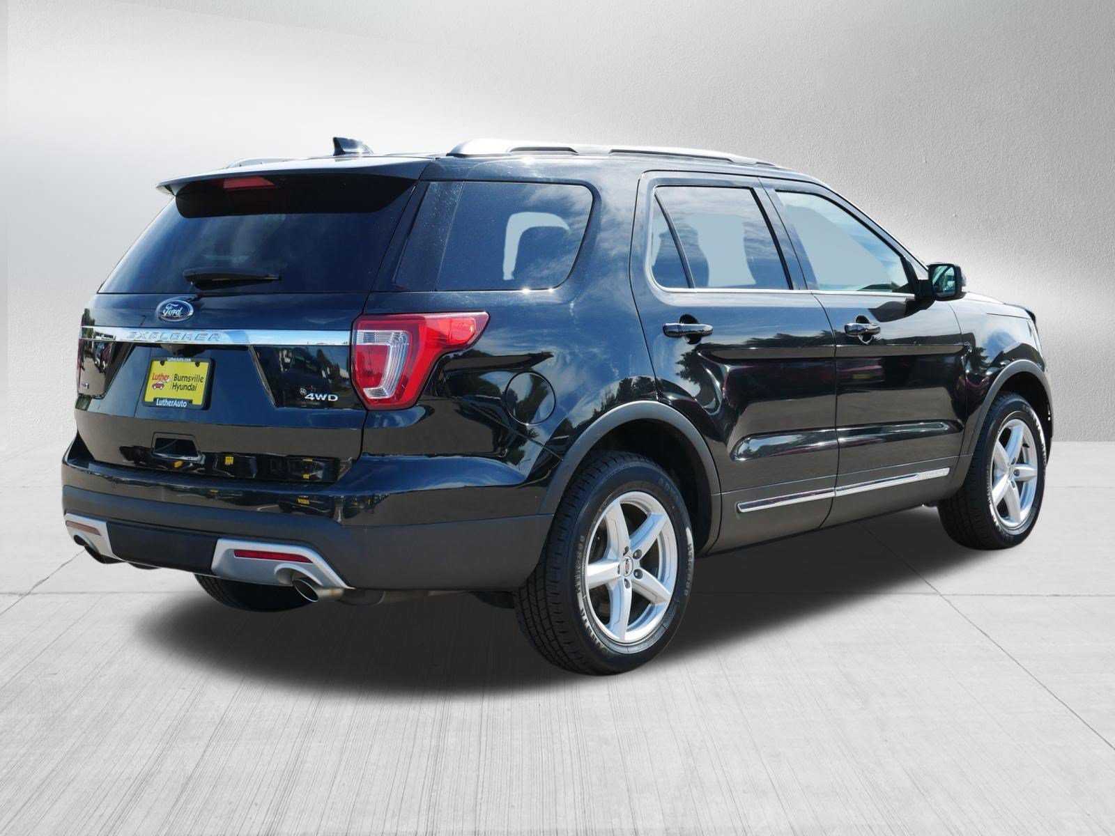 2017 Ford Explorer XLT - Photo 7