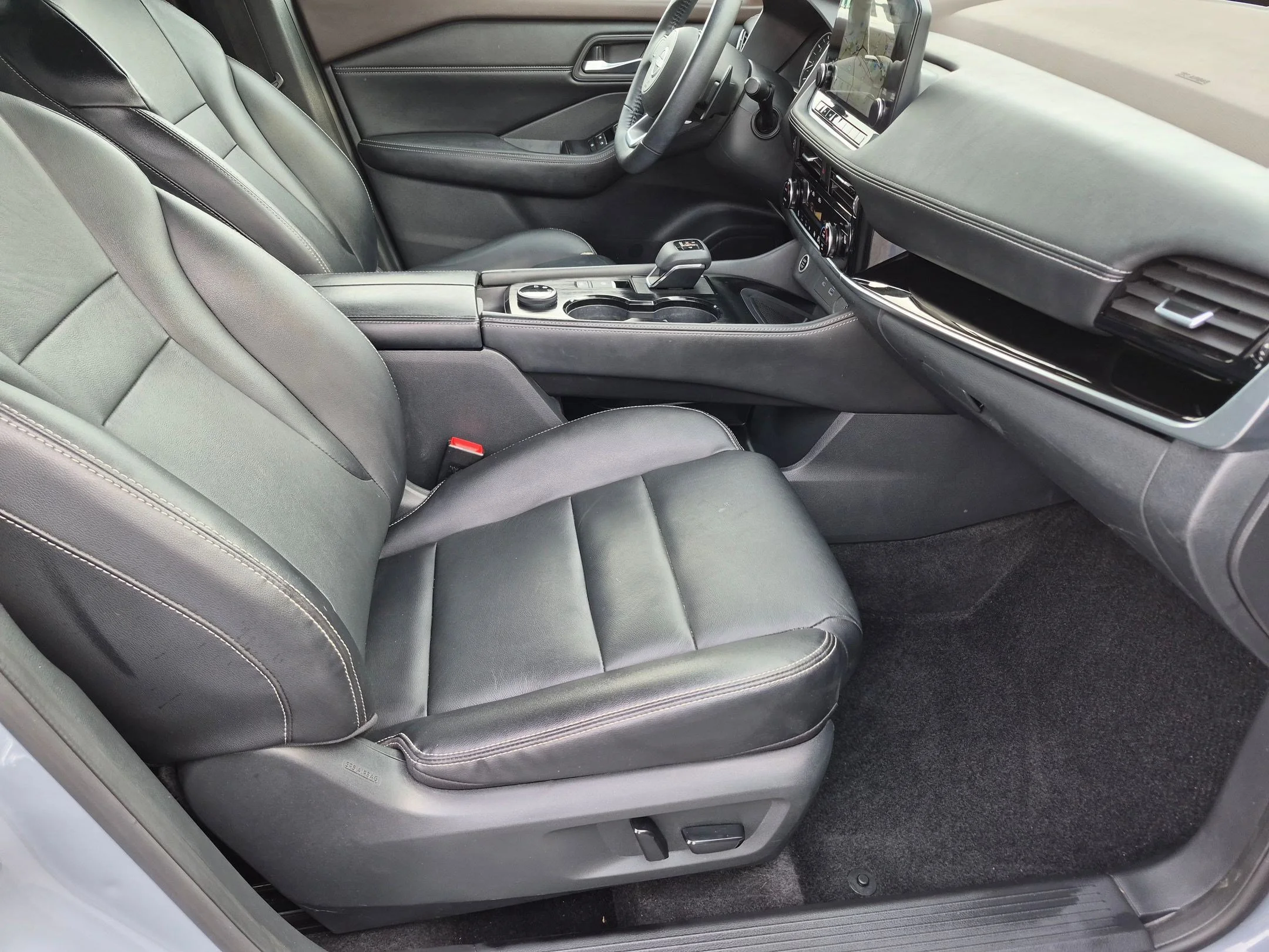 Used 2022 Boulder Gray Pearl Nissan SL image 29