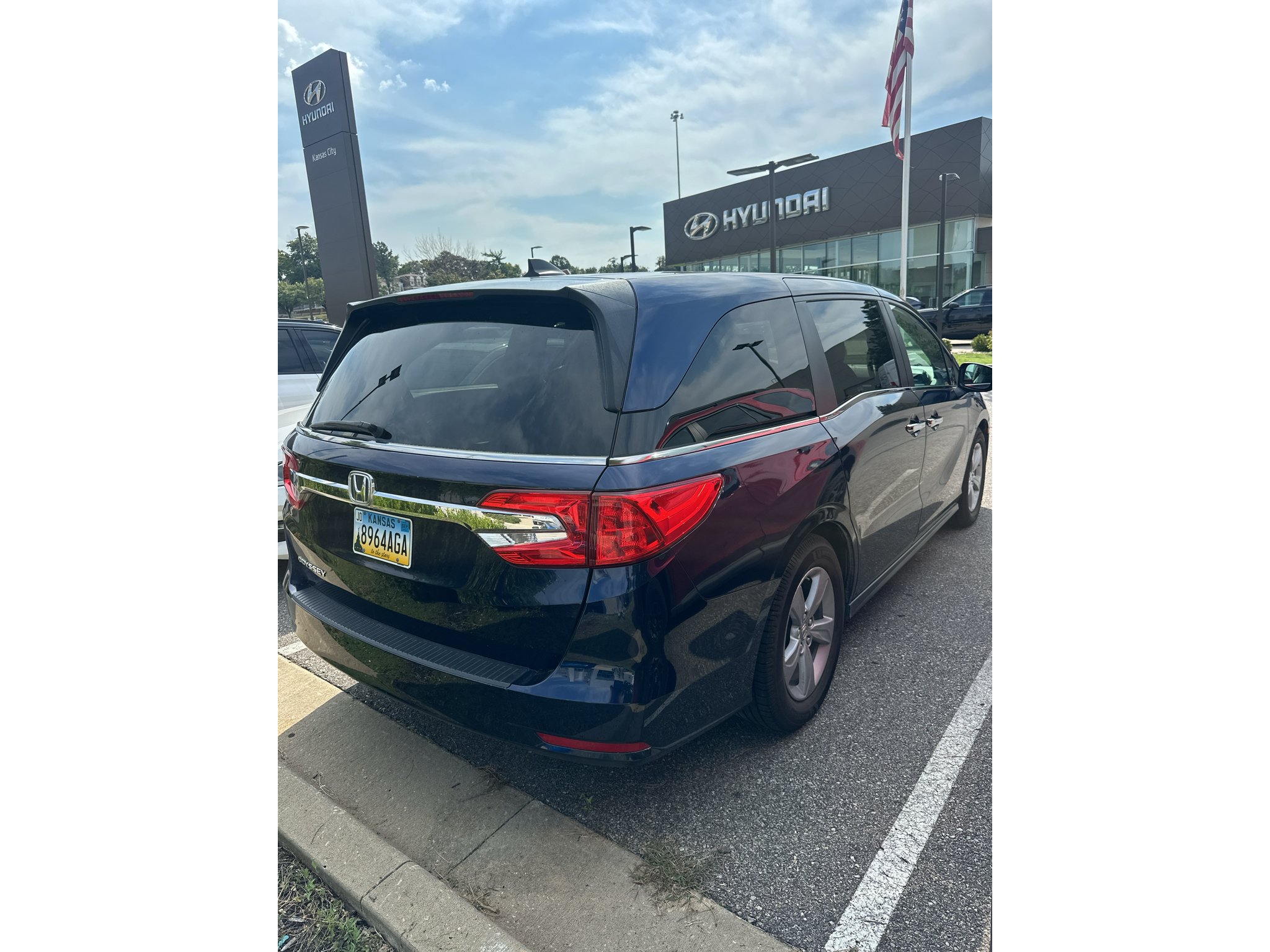 Used 2020 Blue Honda EX-L image 3