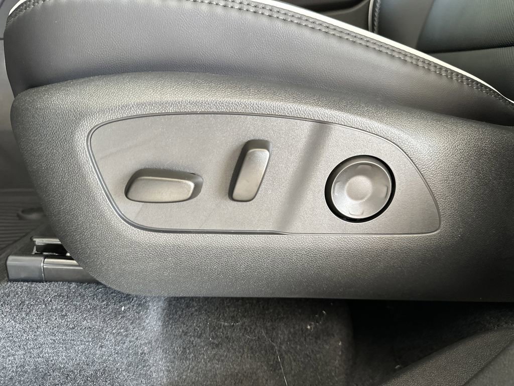 2026 GMC Acadia Denali - Photo 15