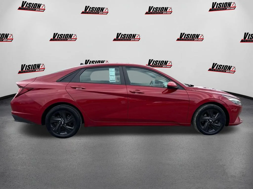 Used 2021 Red Hyundai SEL image 4