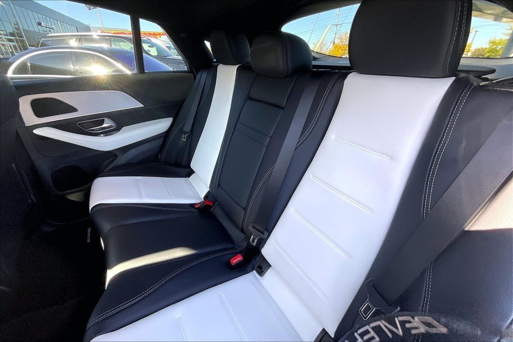 New 2027 MANUFAKTUR Moonlight White Metallic Mercedes-Benz GLE 450 image 10