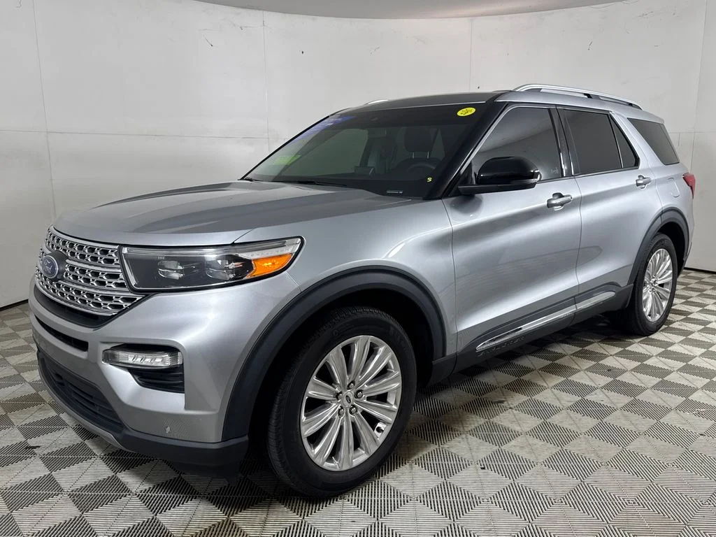 Used 2023 Silver Ford Limited image 10