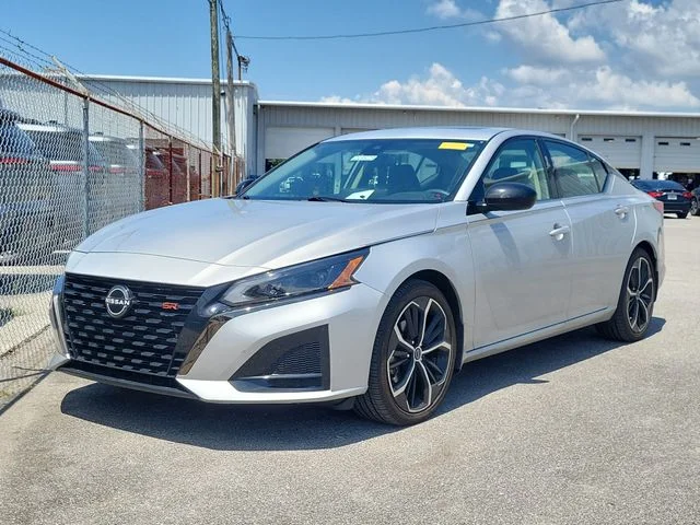 Certified Used 2023 Silver Nissan 2.5 SR image 2