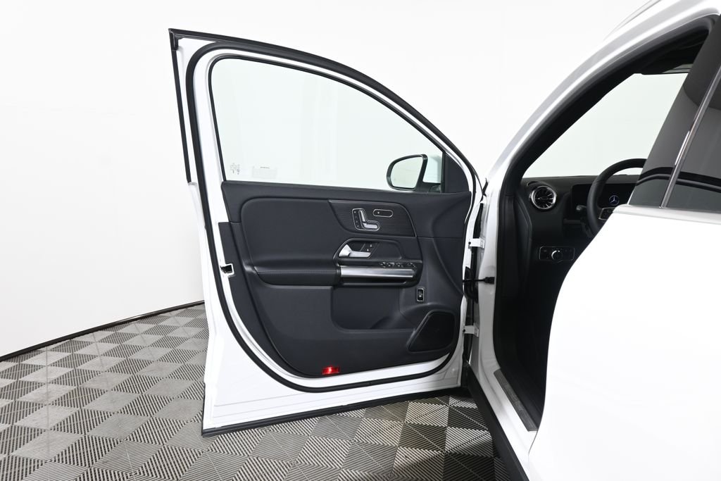 New 2026 Polar White Mercedes-Benz GLA 250 image 28