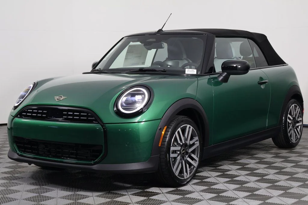 New 2026 British Racing Green MINI Signature Plus image 1