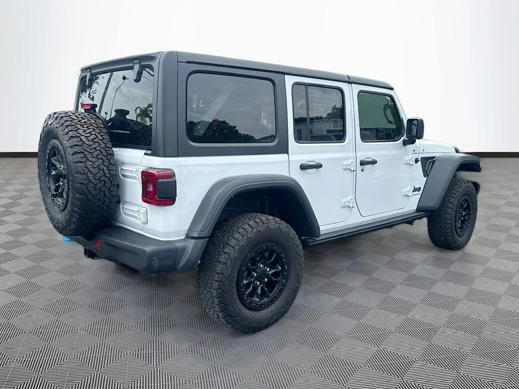 Used 2023 White Jeep Rubicon 20th Anniversary Edition 4xe image 6