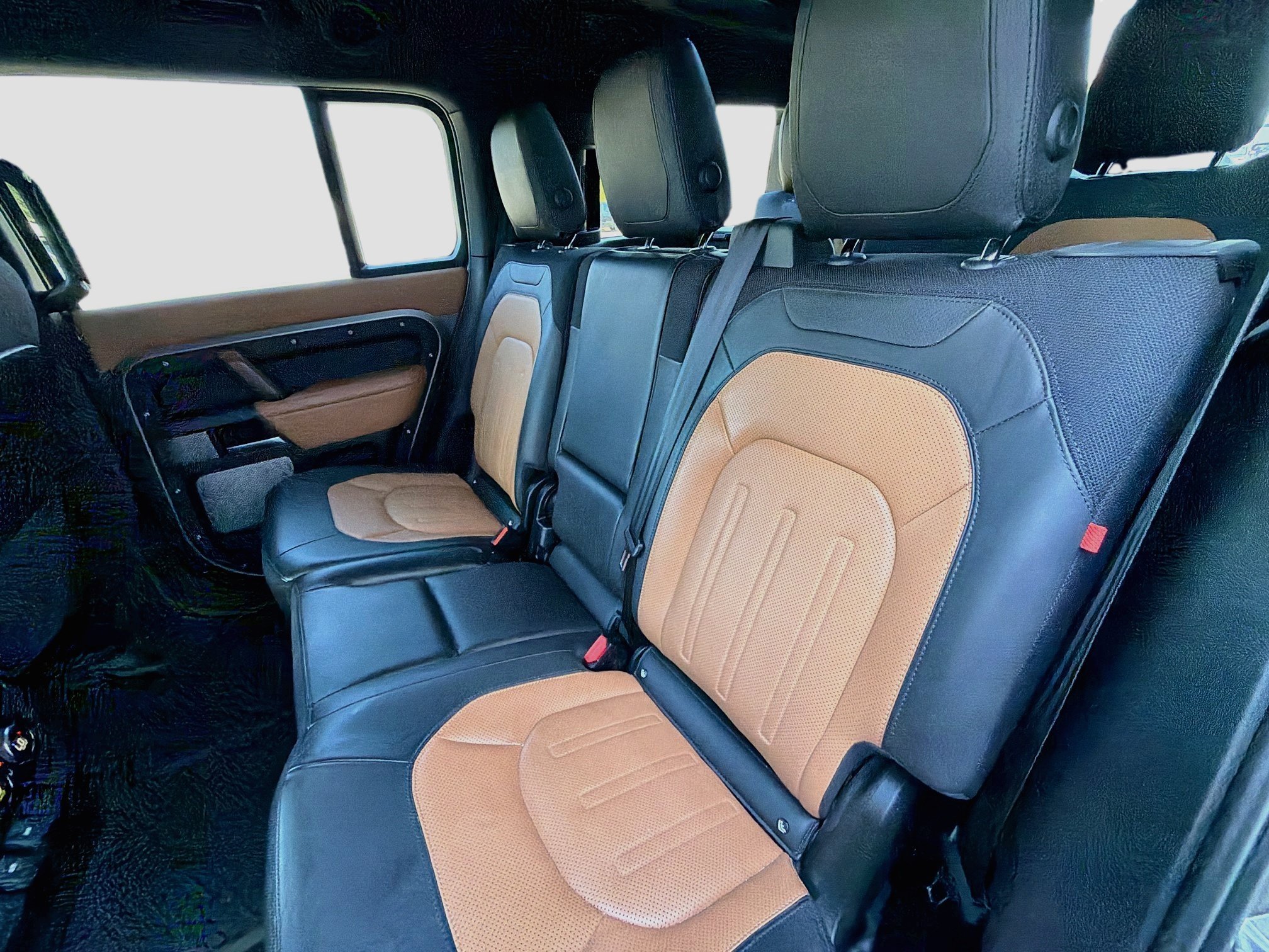 Used 2023 Silicon Silver Premium Metallic Land Rover X image 20